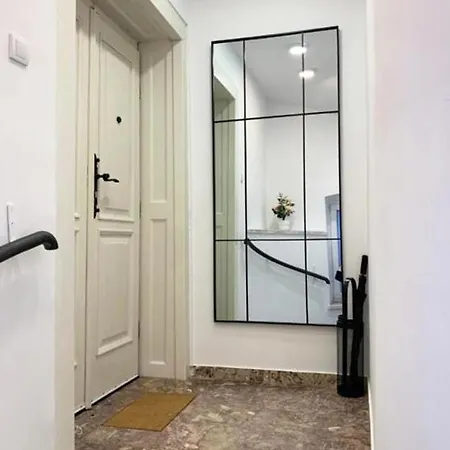 Royal Underground 아파트