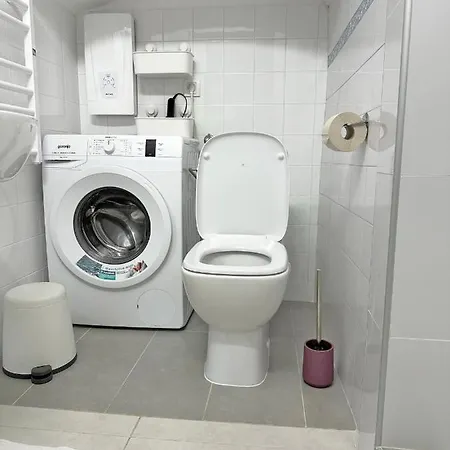 Royal Underground 아파트 *